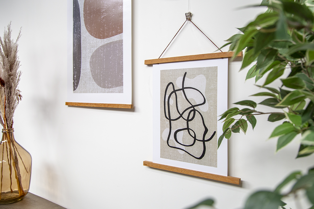 How to Hang a Picture - STAS picture hanging systems